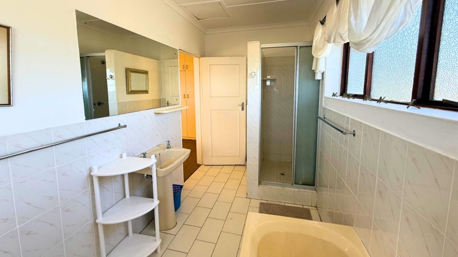 5 Bedroom Property for Sale in Kenton On Sea Eastern Cape